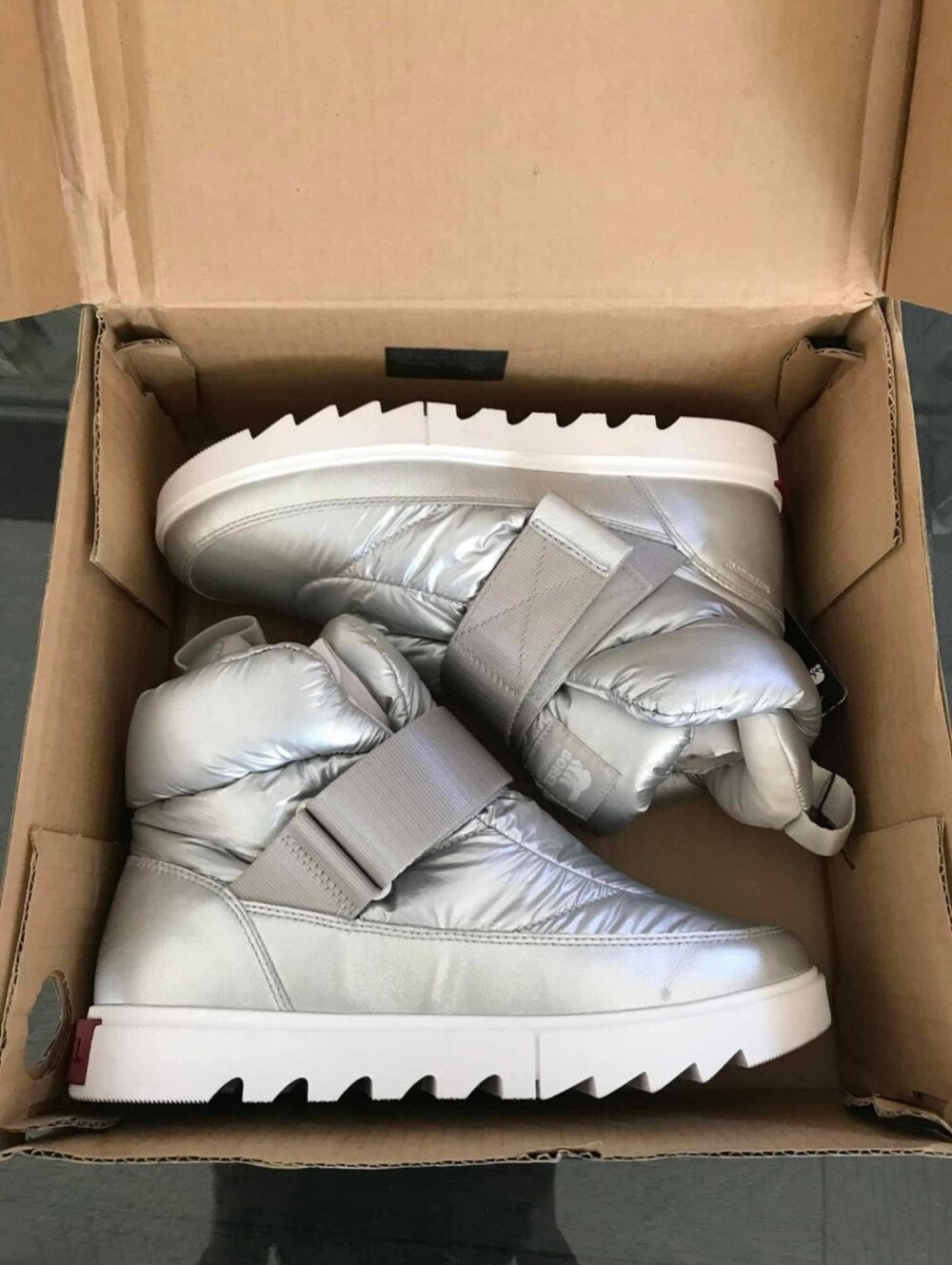 SOREL BRAND NEW WOMEN SIZE 9